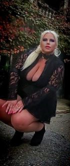 Селена Влади , 39 лет — госпожа со страпоном